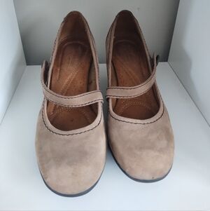 Elegant Women's Tan Mary Jane Heels